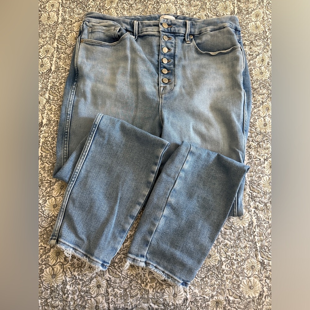 Good American Good Curve Skinny Jean with Exposed Buttons